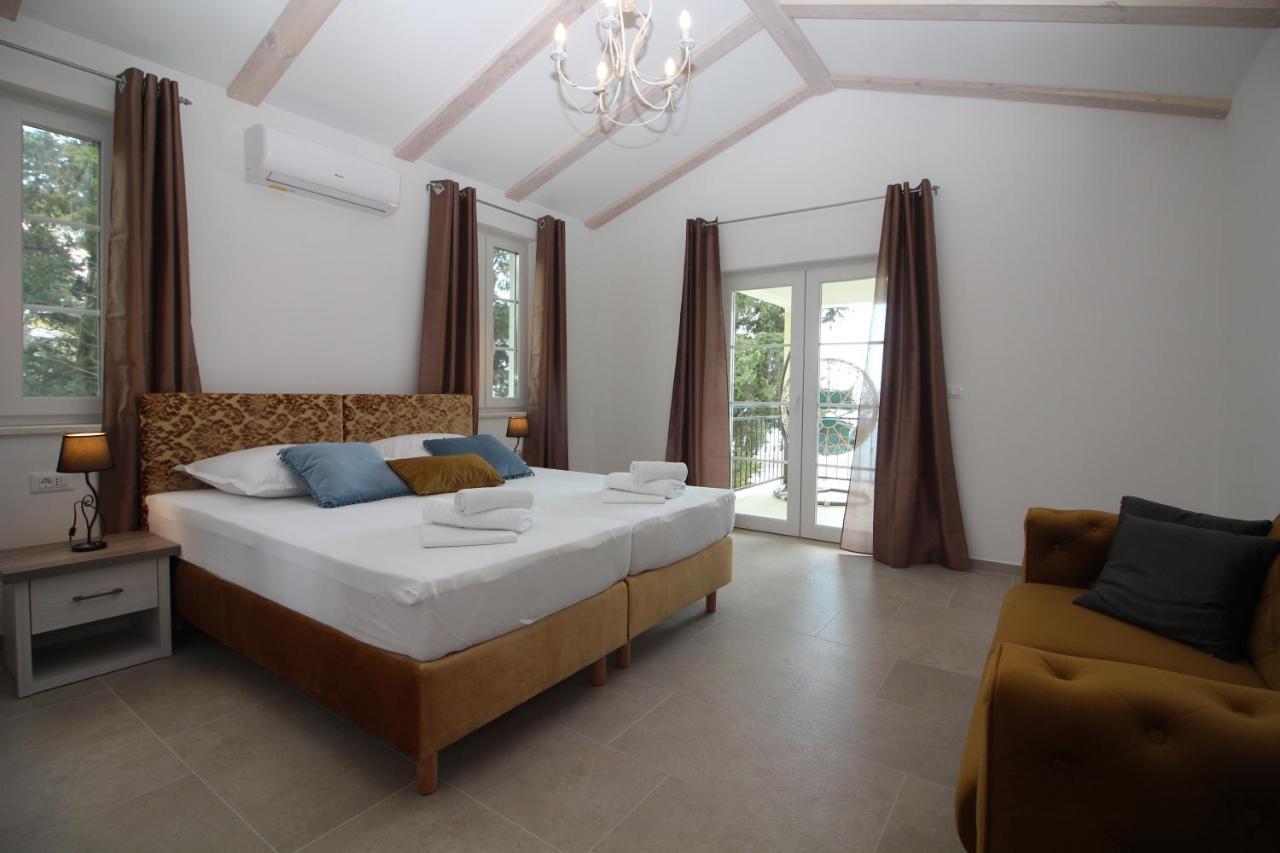 Villa Beachfront Sea Palace Kastela Dış mekan fotoğraf