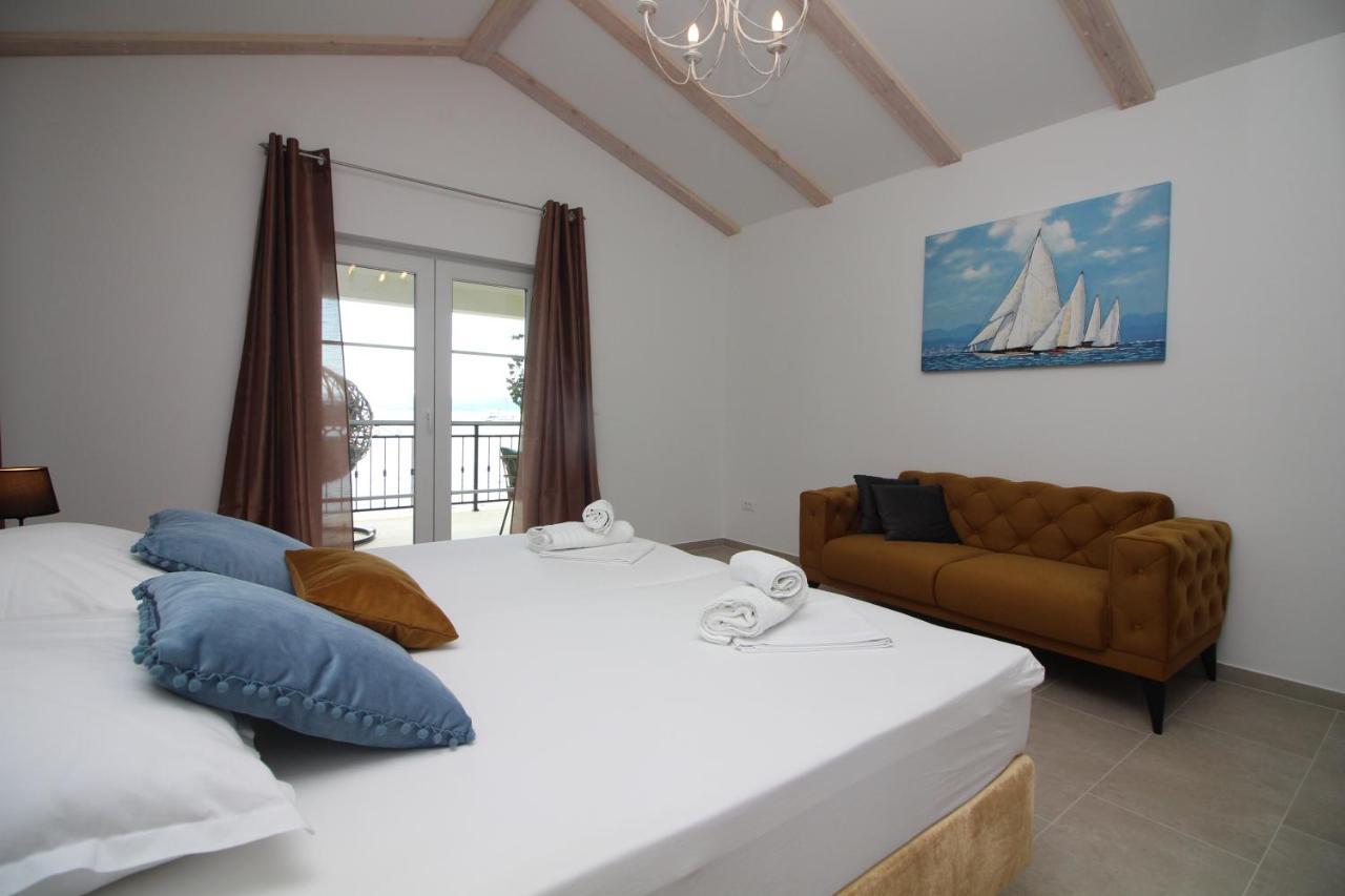 Villa Beachfront Sea Palace Kastela Dış mekan fotoğraf
