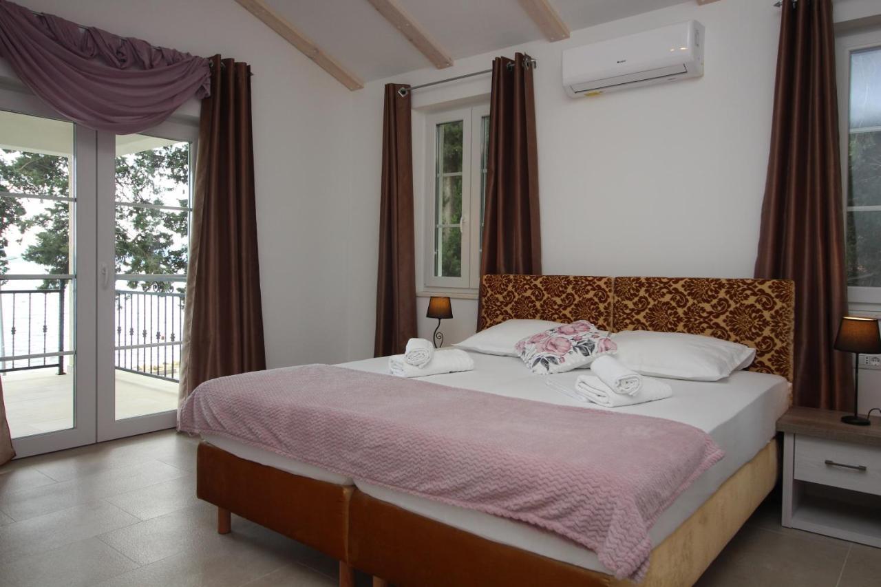 Villa Beachfront Sea Palace Kastela Dış mekan fotoğraf