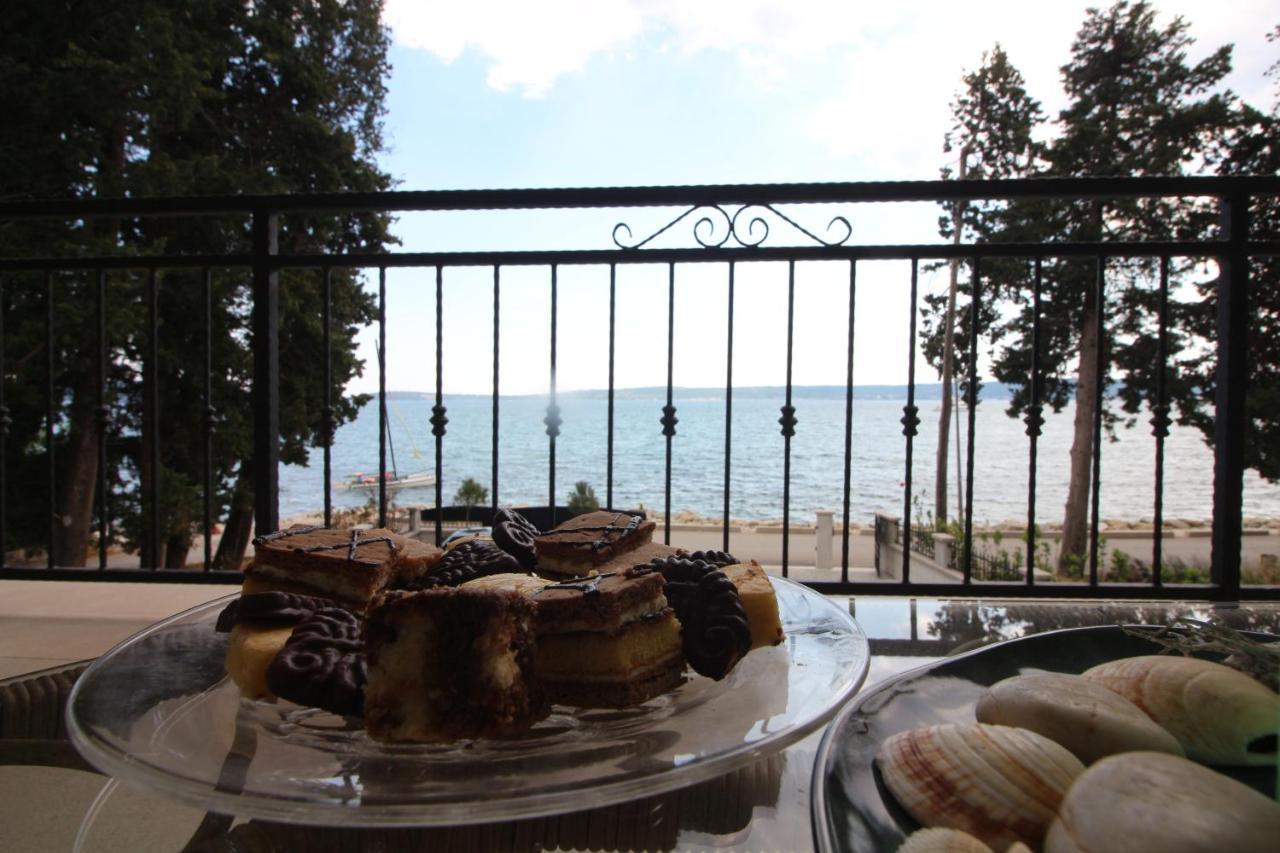 Villa Beachfront Sea Palace Kastela Dış mekan fotoğraf