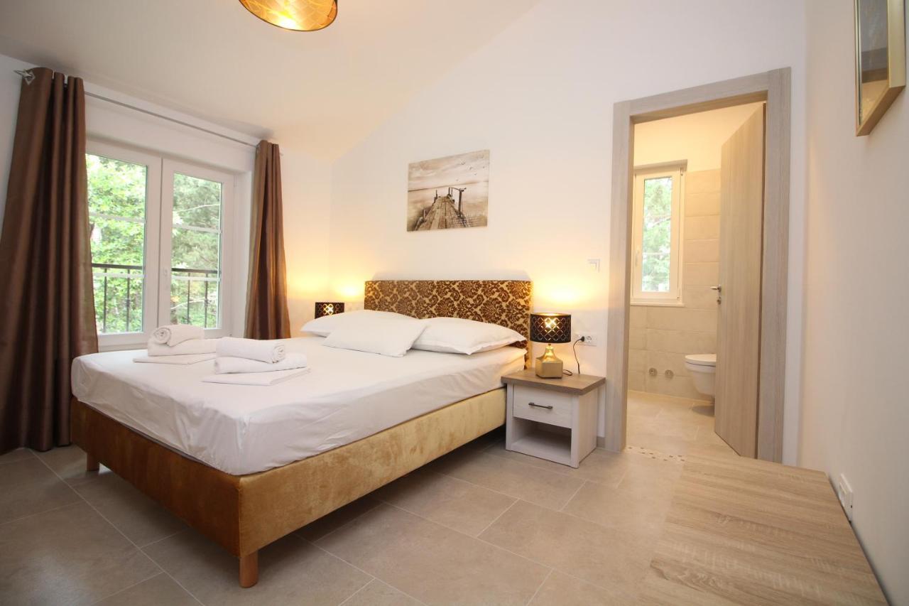 Villa Beachfront Sea Palace Kastela Dış mekan fotoğraf
