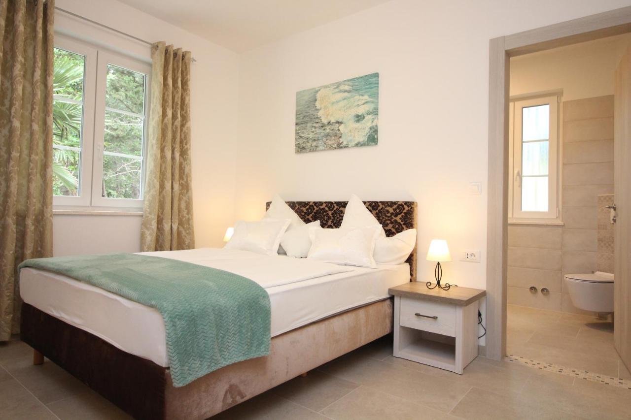 Villa Beachfront Sea Palace Kastela Dış mekan fotoğraf