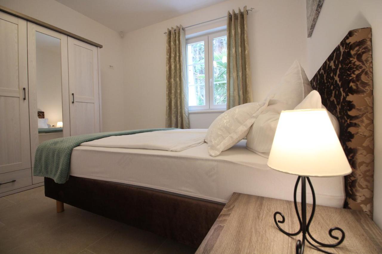 Villa Beachfront Sea Palace Kastela Dış mekan fotoğraf